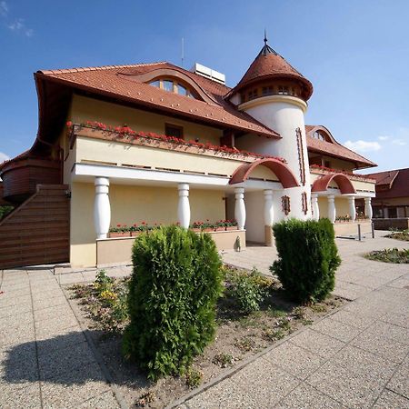 Kehida Hertelendy Haz Hotell Kehidakustány Exteriör bild