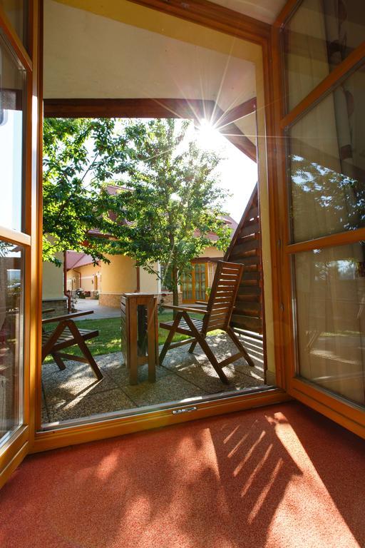 Kehida Hertelendy Haz Hotell Kehidakustány Exteriör bild